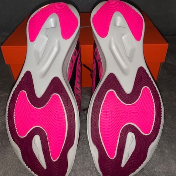 Wmns Nike Zoom Gravity 'True Berry' - Picture 3 of 3